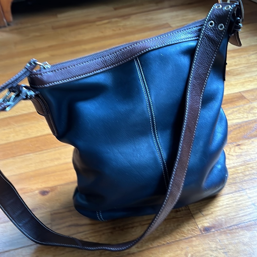 Tignanello navy/brown leather purse in EUC
